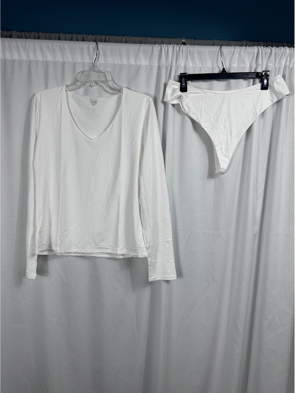 Avidlove Women's White Long Sleeve V-Neck Top and Thong Set XXL